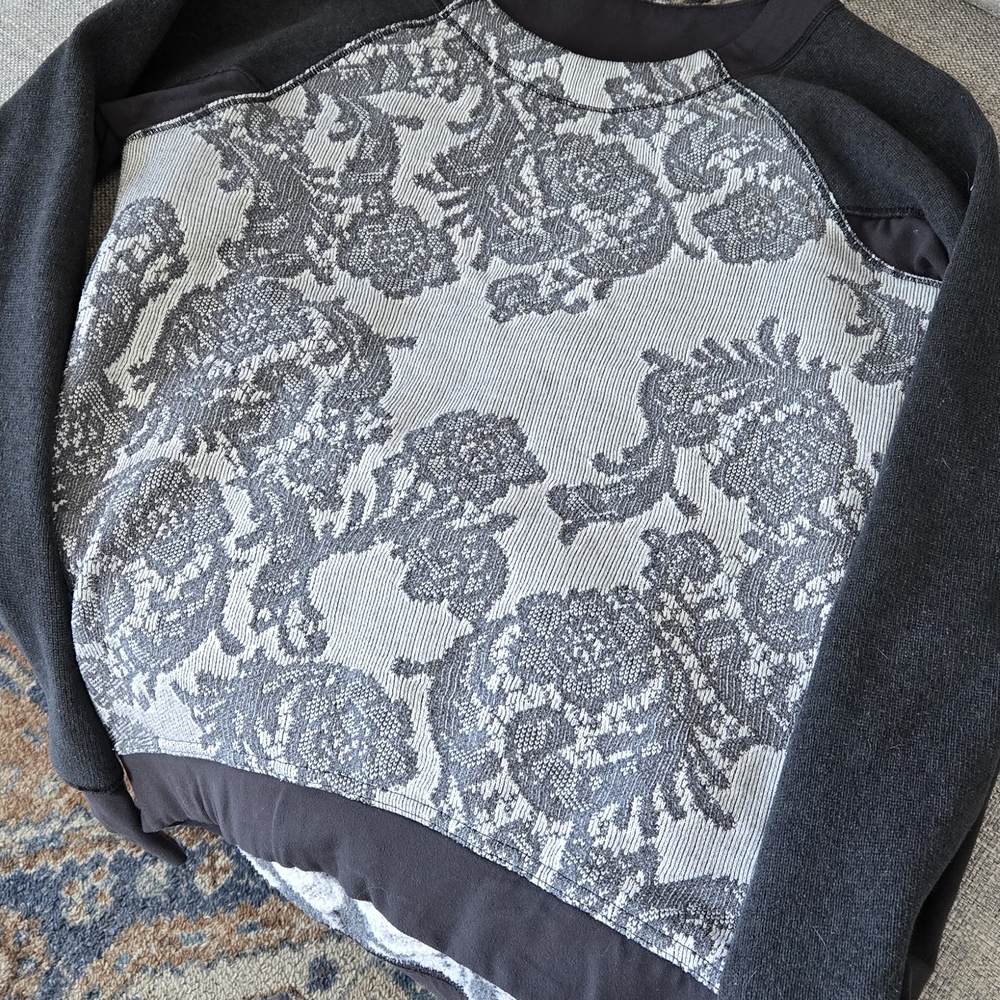 Lululemon Athletica Gray Patterned Sweatshirt